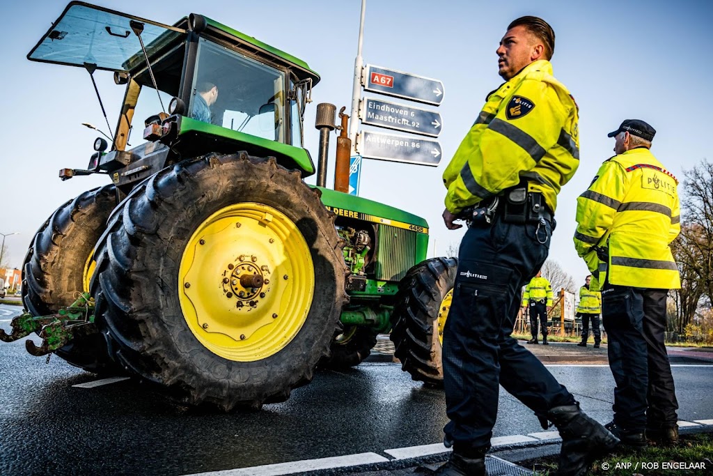ANWB: een van de geblokkeerde rijstroken op de A67 gaat open