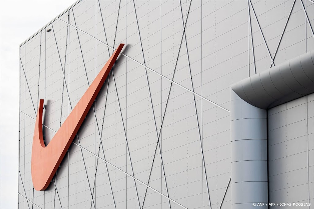 Nike verkoopt minder en verliest terrein aan concurrentie
