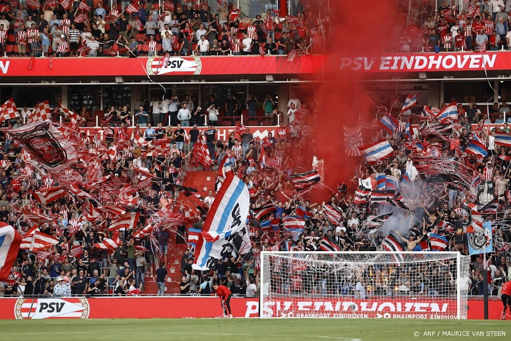 PSV moet twee tribunevakken sluiten op last van UEFA