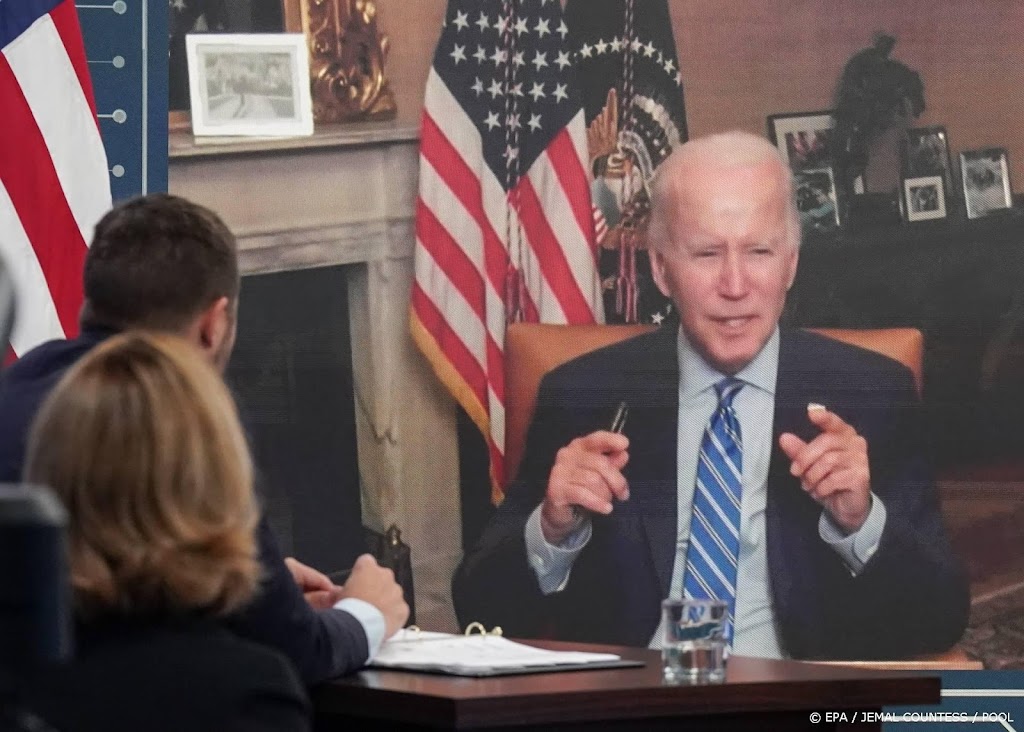 Biden heeft geen corona meer en verschijnt weer in openbaar