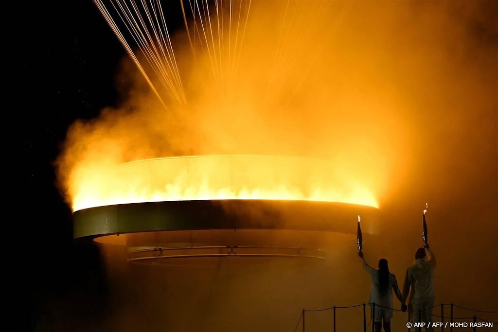 Riner en Pérec ontsteken olympisch vuur, Spelen Parijs begonnen
