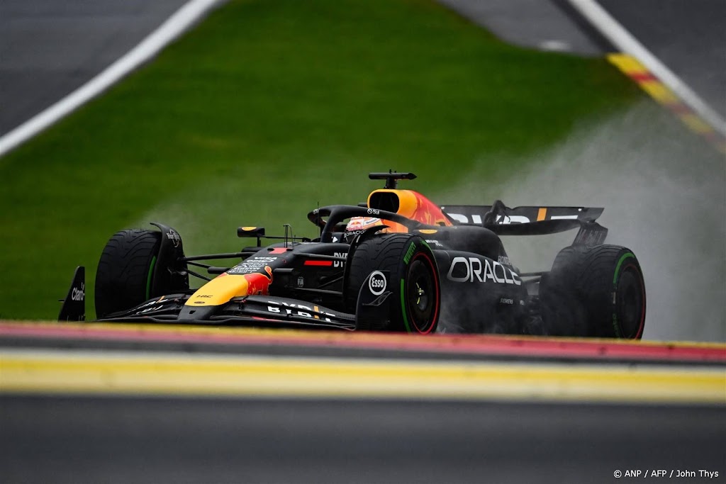 Verstappen snelste in natte derde vrije training op Spa