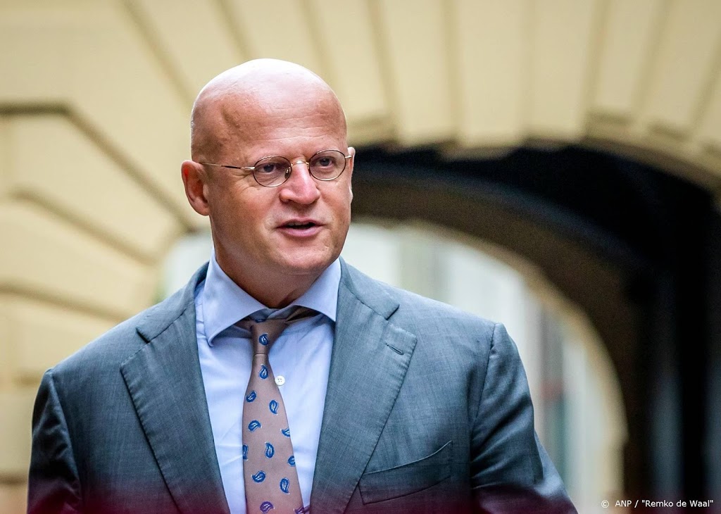Grapperhaus: spijt dat geen afstand is gehouden tijdens bruiloft
