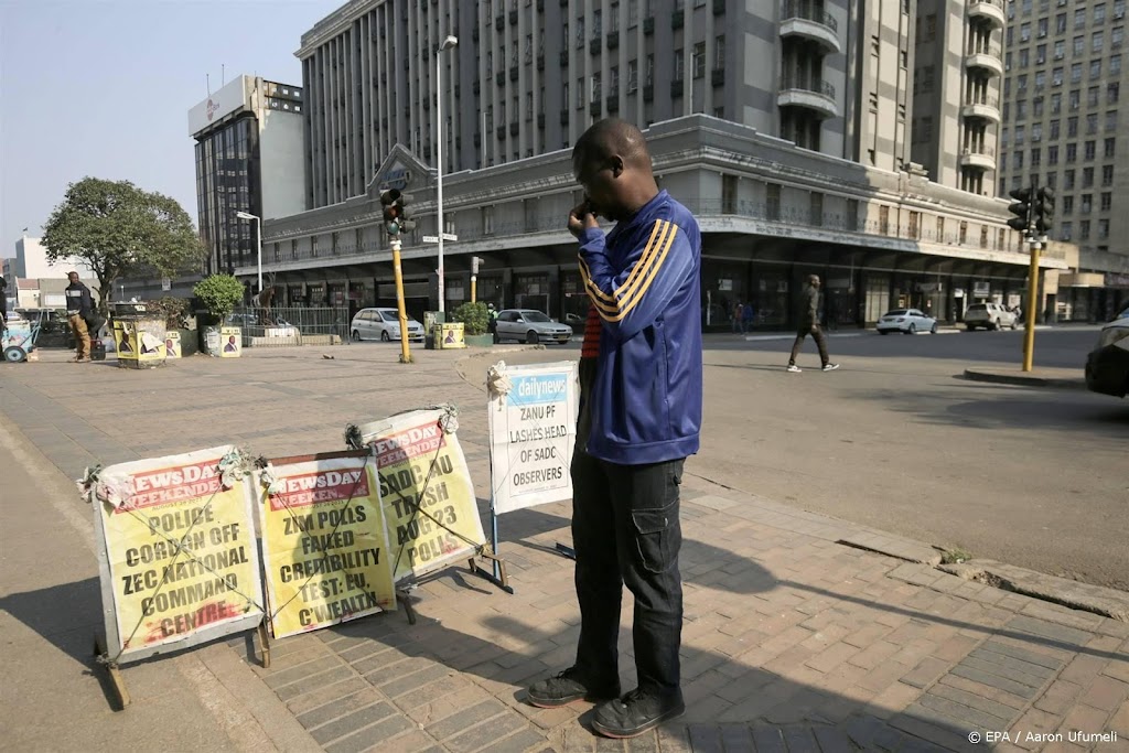 President Zimbabwe herkozen bij betwiste verkiezing