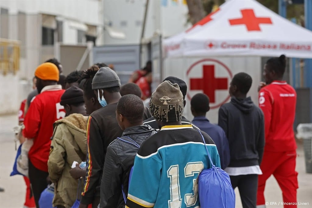 Migrantenopvangcentrum Italiaanse eiland Lampedusa weer overvol