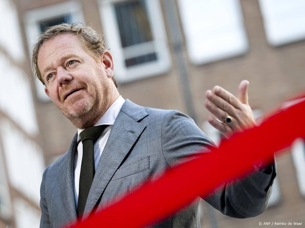 Van Weel wil alsnog niet zelf asiel verlenen in schrijnende zaken