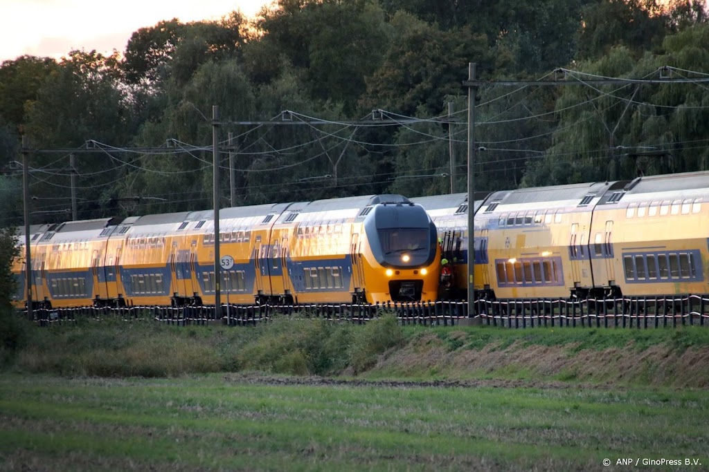 Auto vast op overweg bij Etten-Leur, minder treinen