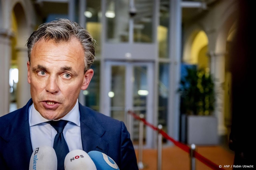 Harbers biedt nabestaanden slachtoffers zeilongelukken excuses aan
