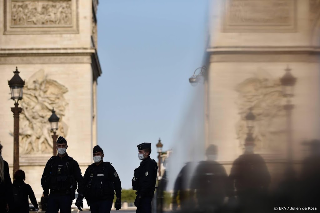 Omgeving Arc de Triomphe in Parijs even afgezet vanwege bomalarm
