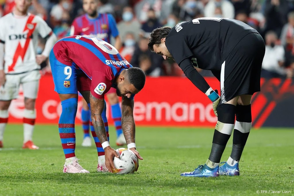 Barcelona verliest ook van Rayo Vallecano, Depay mist strafschop
