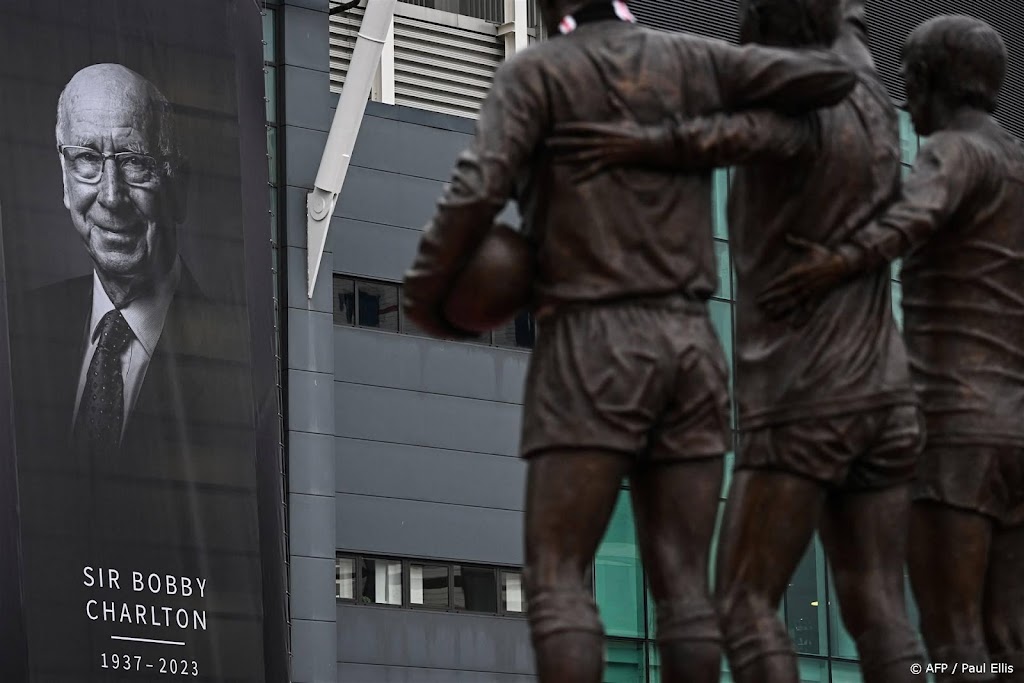 Applaus voor Charlton voor duels in Premier League
