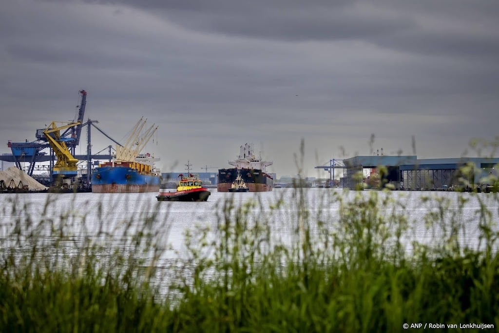 Zoektocht naar vermisten na aanvaring haven Amsterdam gaat door