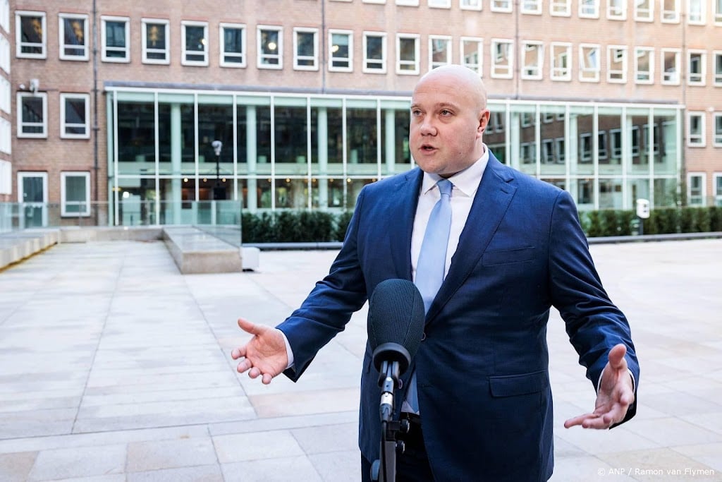 Kabinet wil dat ov-boa identiteit asielzoekers kan controleren