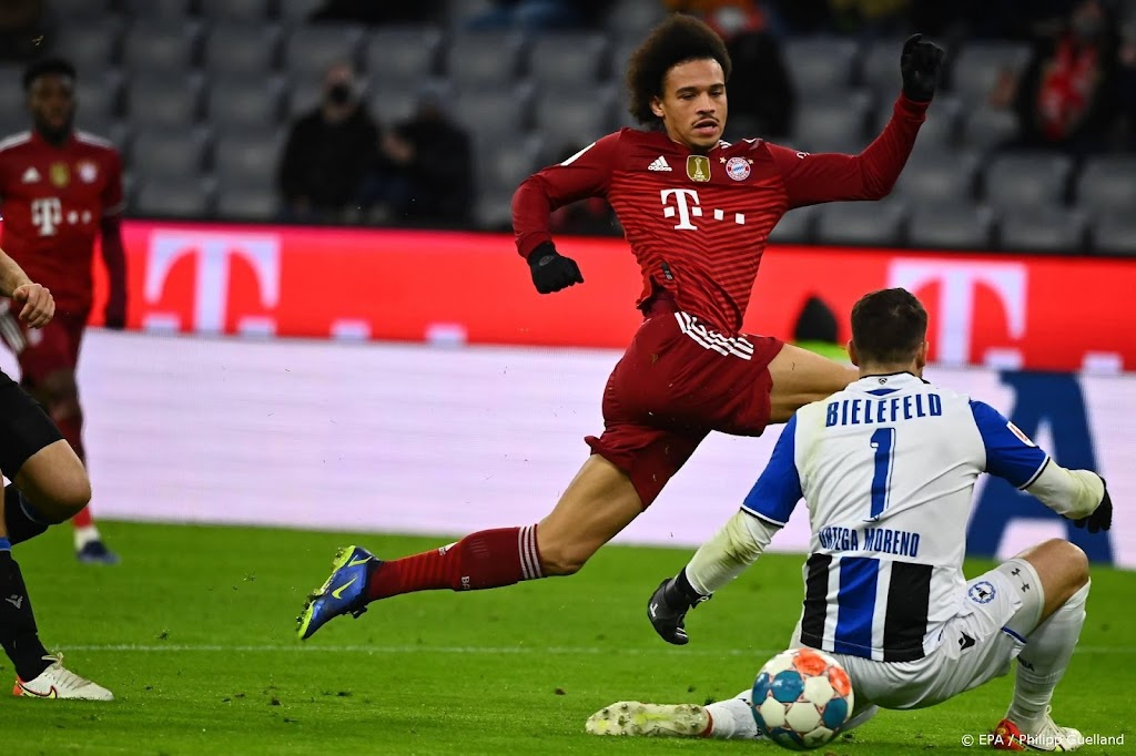 Sané schiet Bayern München naar late zege op Bielefeld