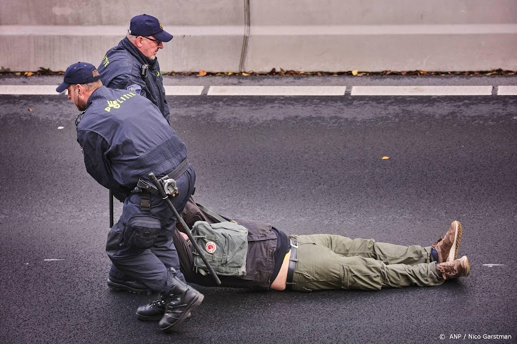 Nog vijf demonstranten Extinction Rebellion vast na blokkade A12