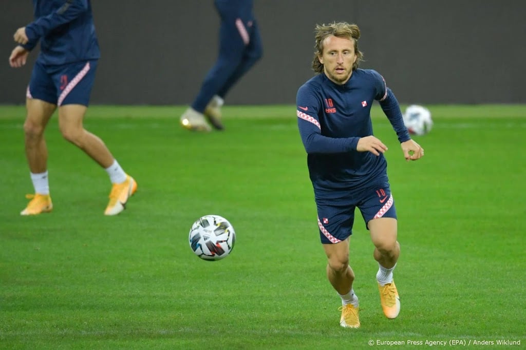 Modric gaat bijtekenen bij Real Madrid