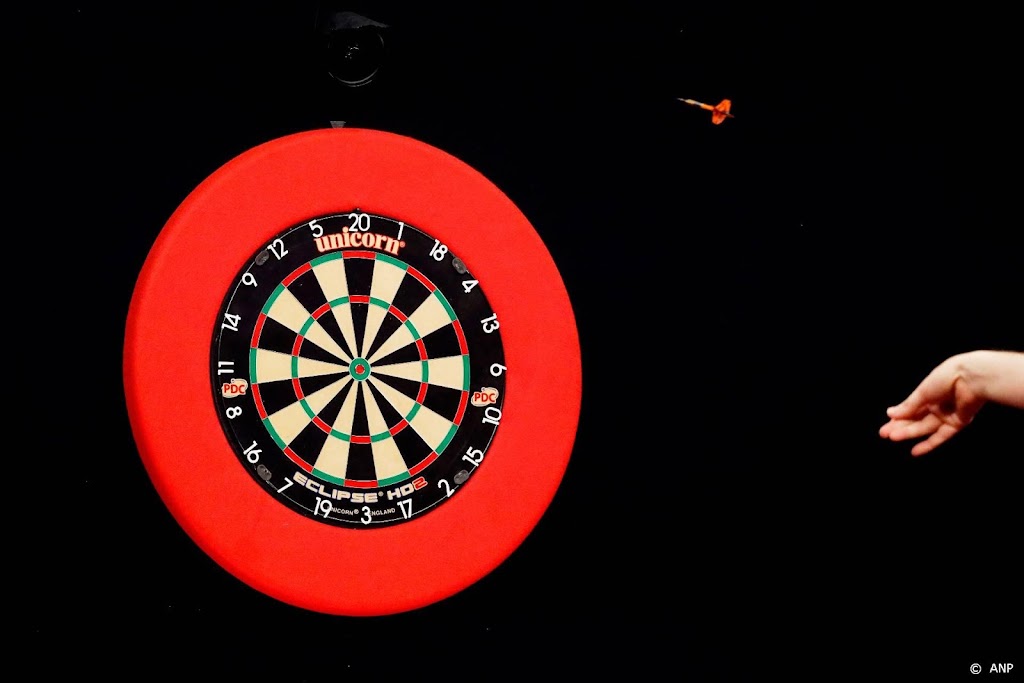 Van Duijvenbode op sensationele wijze naar vierde ronde WK darts