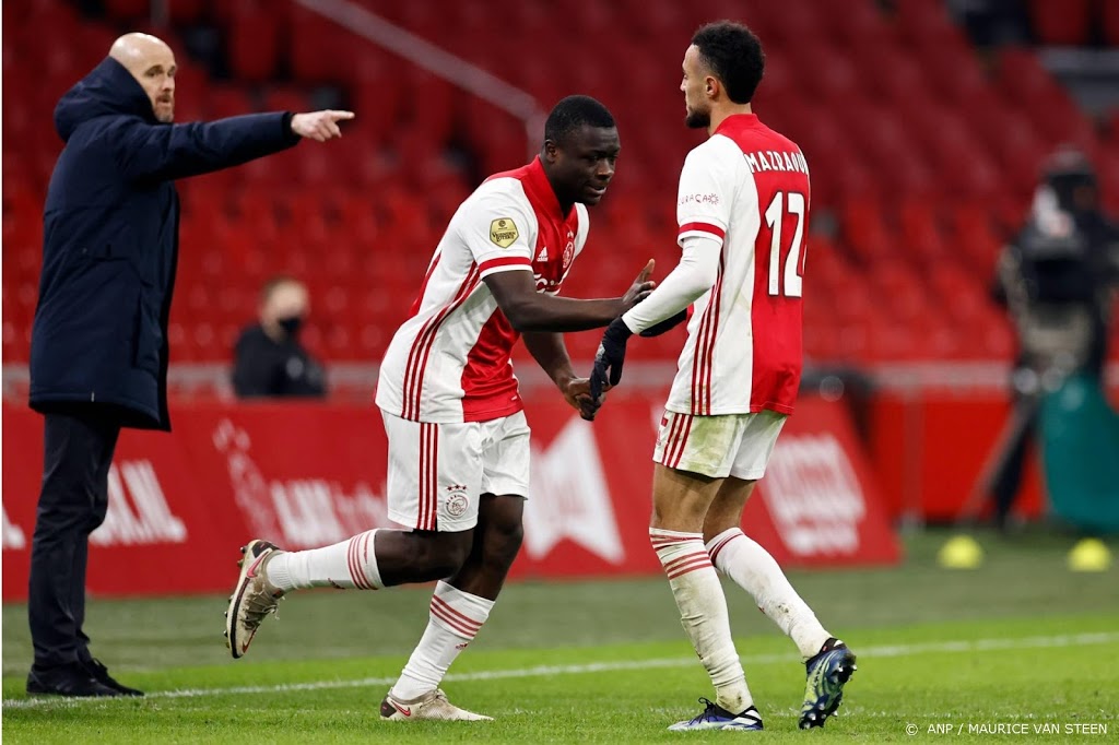 Invaller Brobbey brengt Ajax steviger aan leiding in Eredivisie