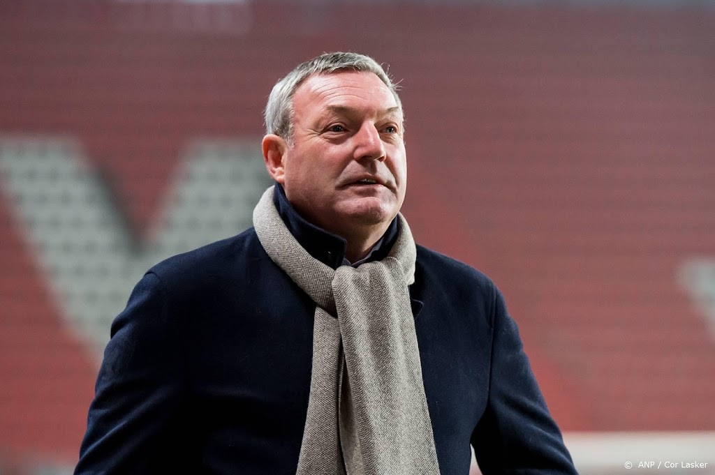 FC Twente verlengt contracten trainer Jans en directeur Streuer