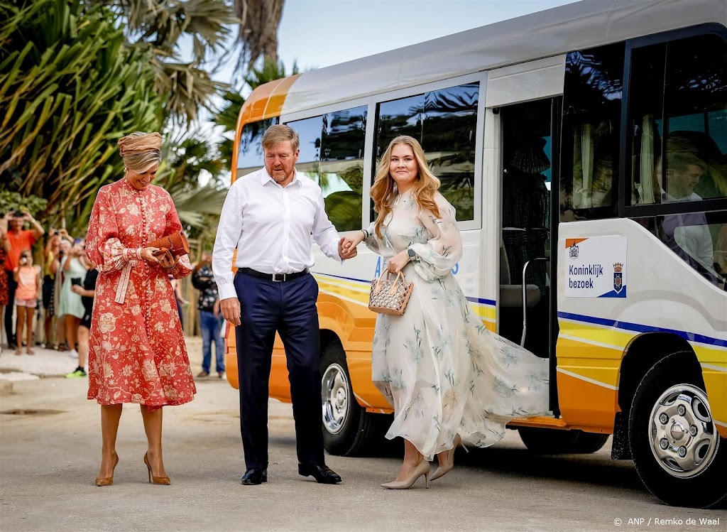 Prinses Amalia en koningspaar officieel ontvangen op Bonaire