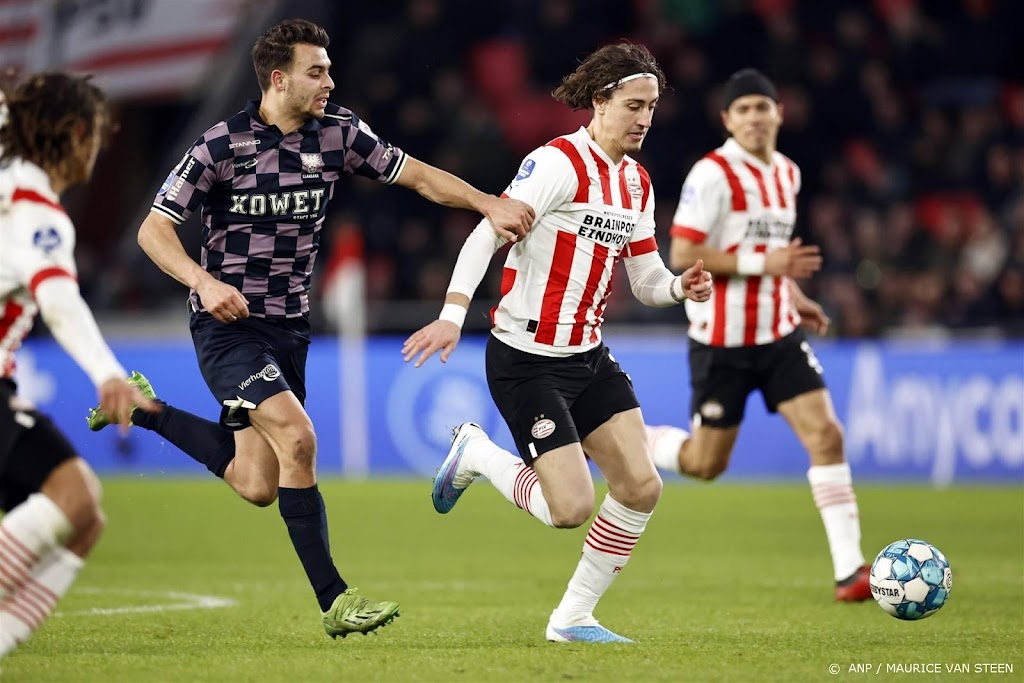 PSV doet wat het moet doen en wint van Go Ahead Eagles