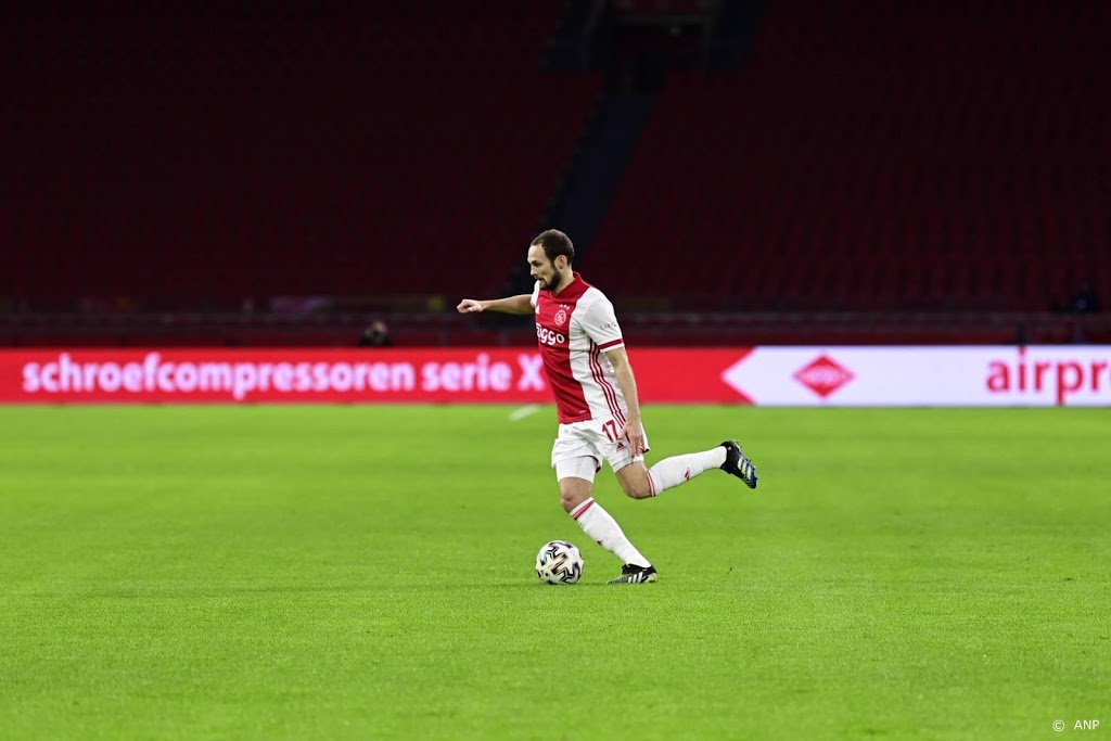 Ajax begint uitwedstrijd tegen PSV met Blind
