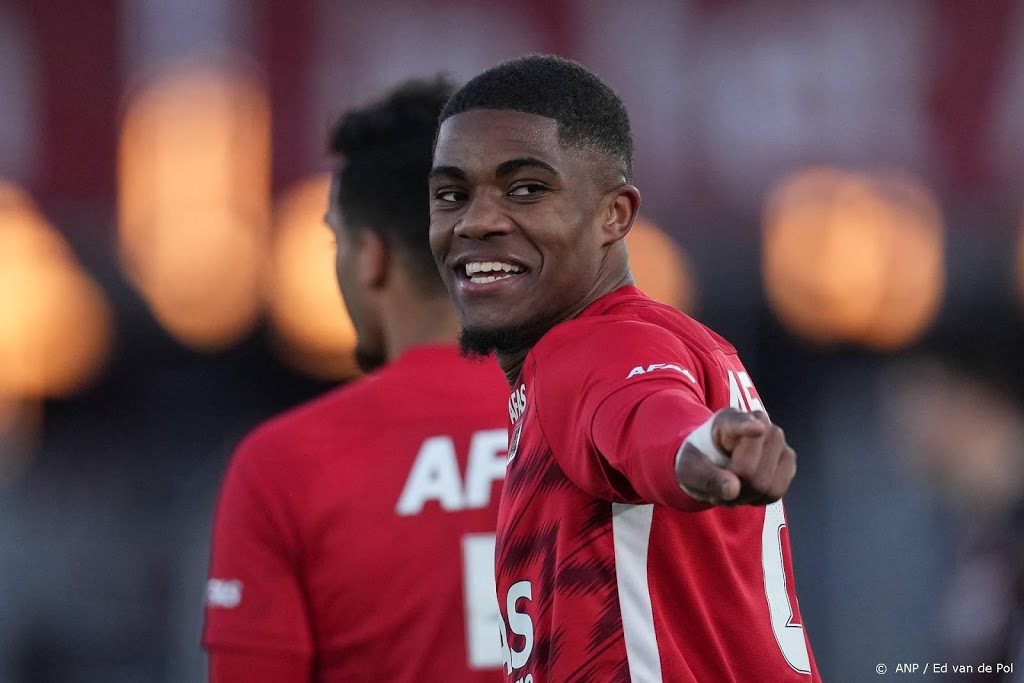 AZ verslaat Feyenoord en houdt zicht op tweede plaats