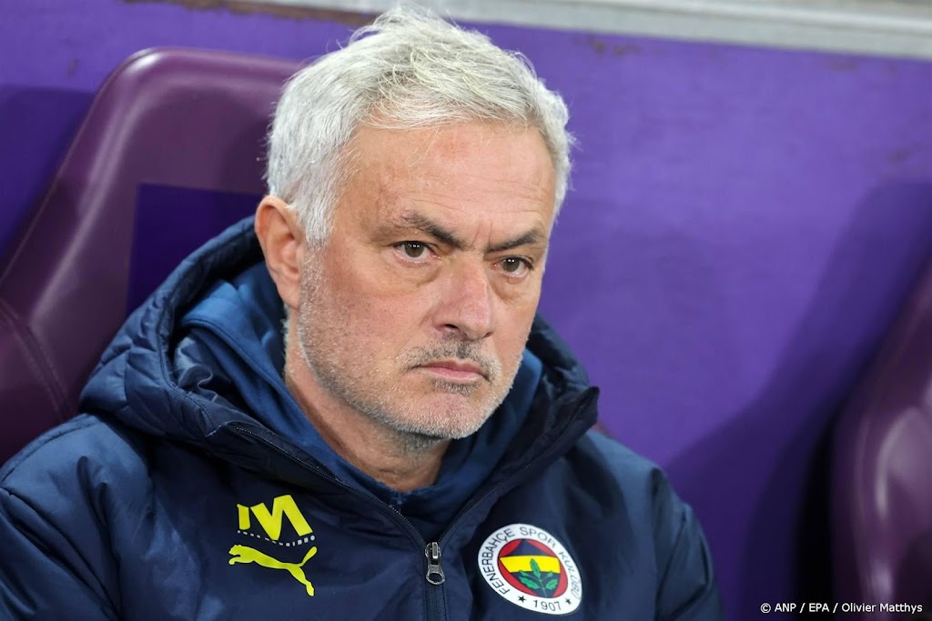 Fenerbahçe stapt naar rechter en eist geld van Galatasaray
