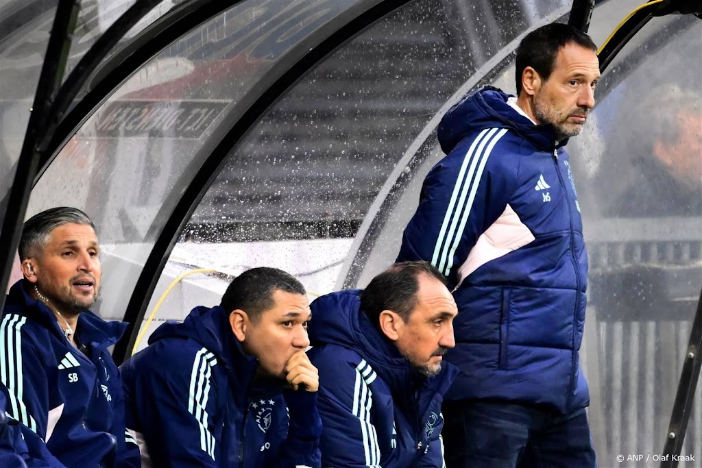 Van 't Schip stopt aan einde seizoen als hoofdtrainer van Ajax