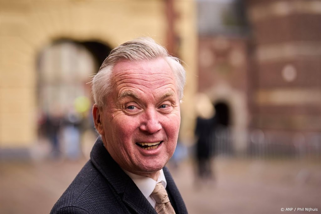 Van der Burg blij met oproep van het Rode Kruis aan gemeenten