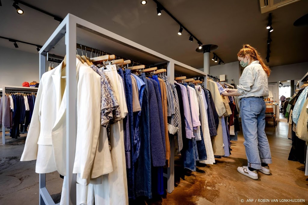 Niet-essentiële winkels weer open zonder afspraak