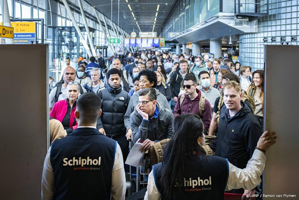 KLM-leiding praat met or over situatie grondpersoneel
