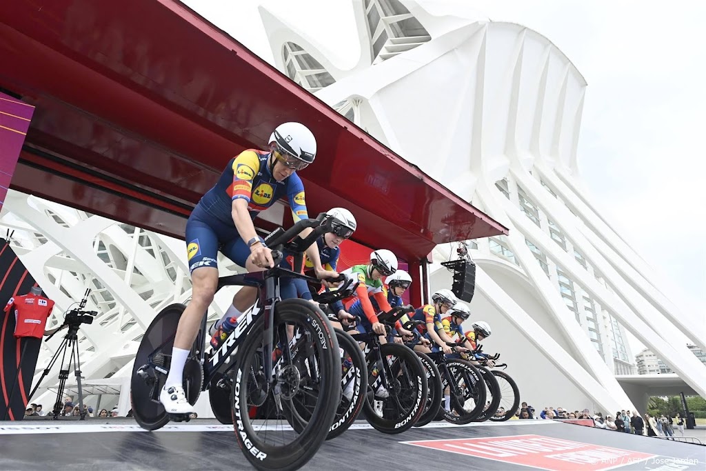 Lidl-Trek wint ondanks val Van Dijk ploegentijdrit Vuelta