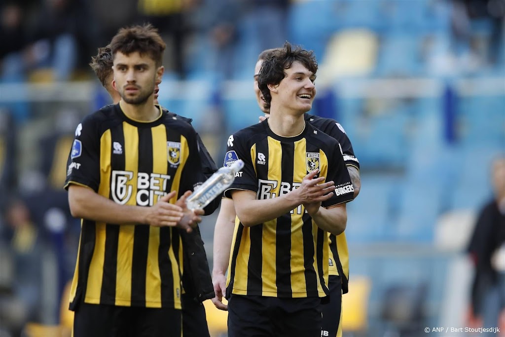 Aaronson schiet het al gedegradeerde Vitesse naar zege op Fortuna