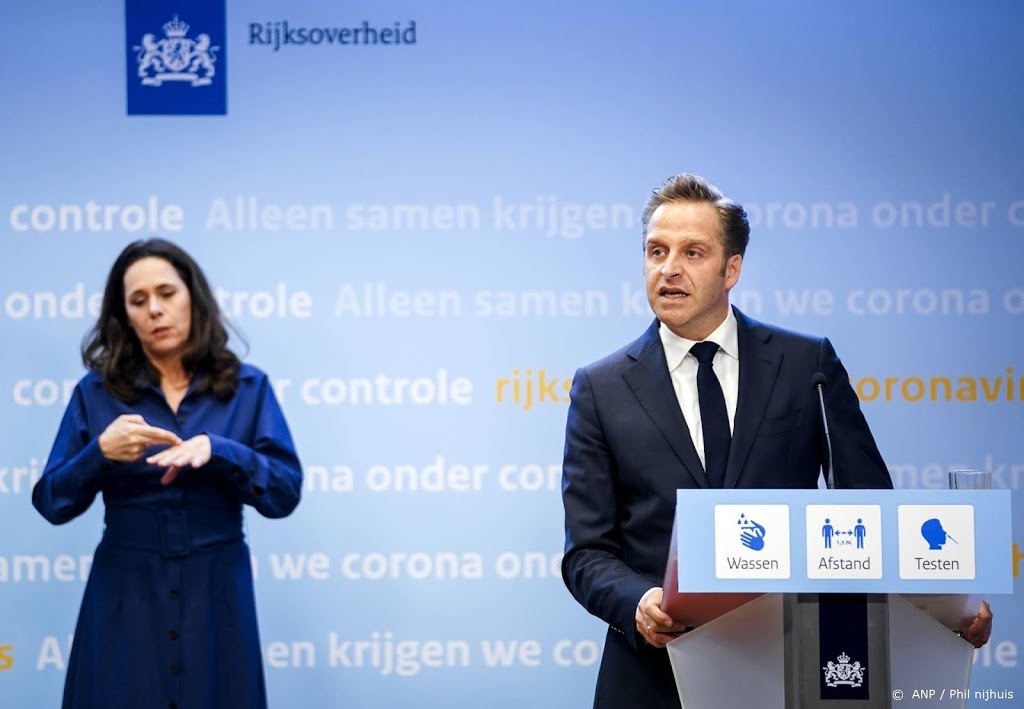 De Jonge: half juli heeft elke volwassen Nederlander eerste prik