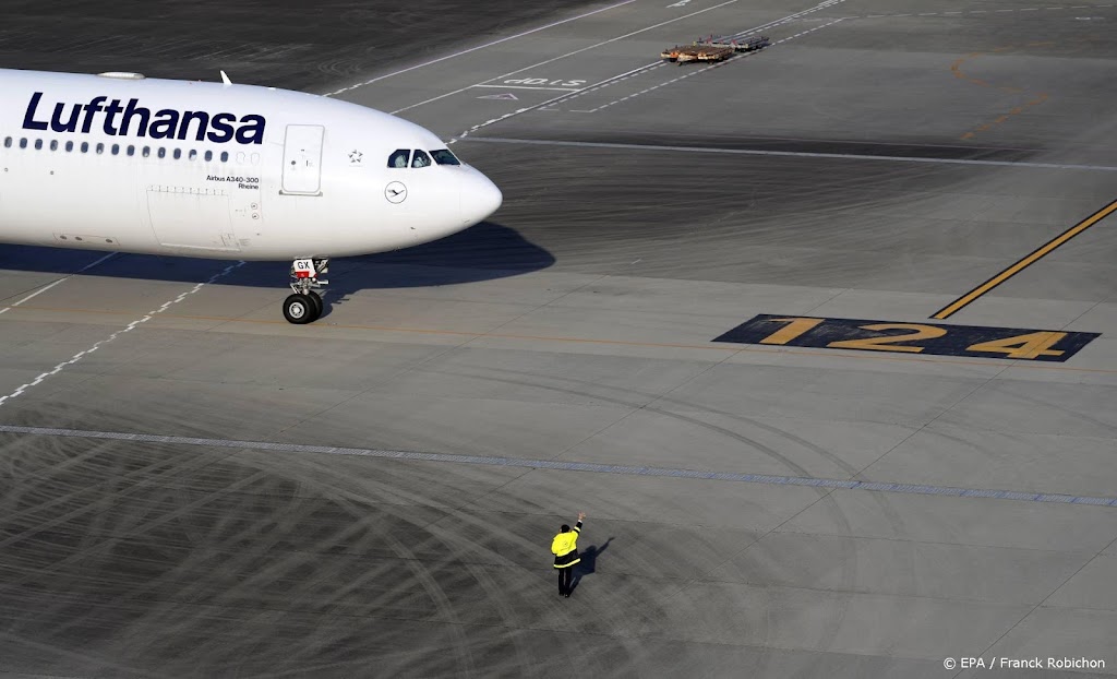 Lufthansa vermindert aantal vluchten van Schiphol nog niet