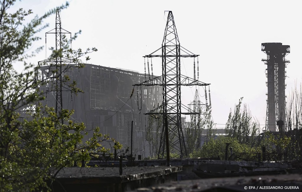 Russisch schip haalt staal op in Marioepol
