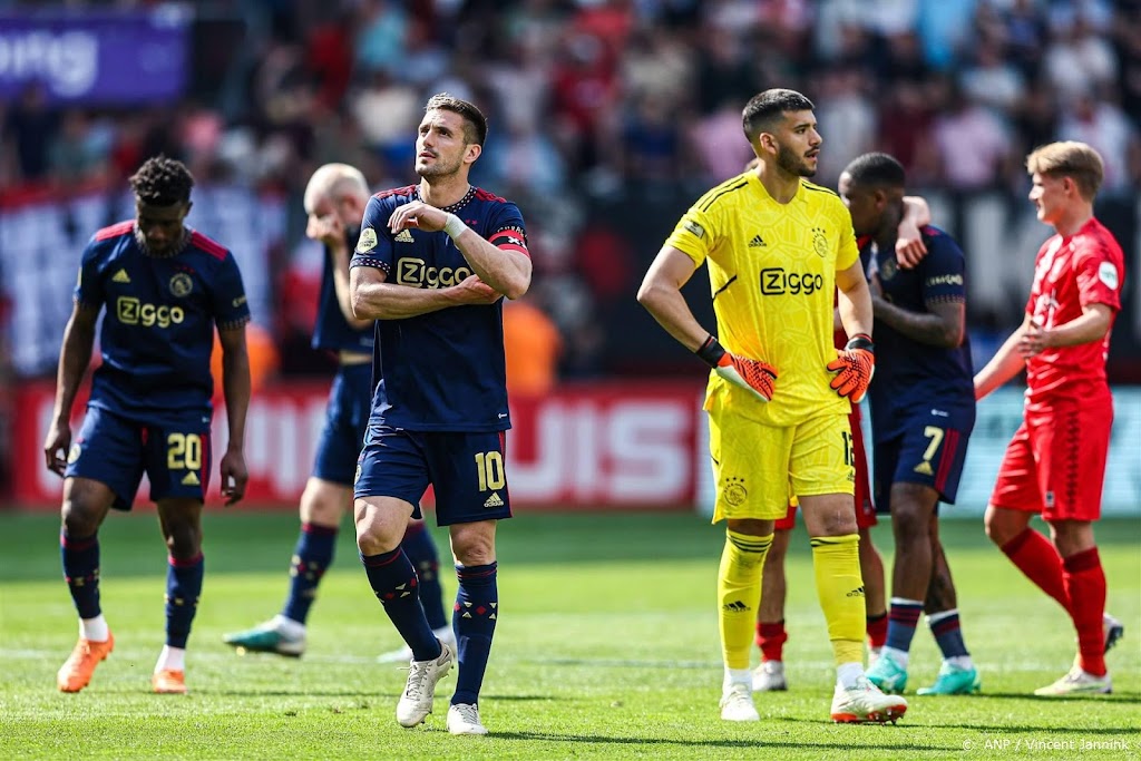 Ajax besluit mislukt seizoen met nederlaag tegen FC Twente