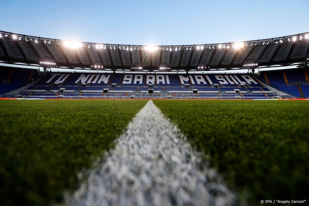 Amerikaanse voetbalsters knielen bij start competitie