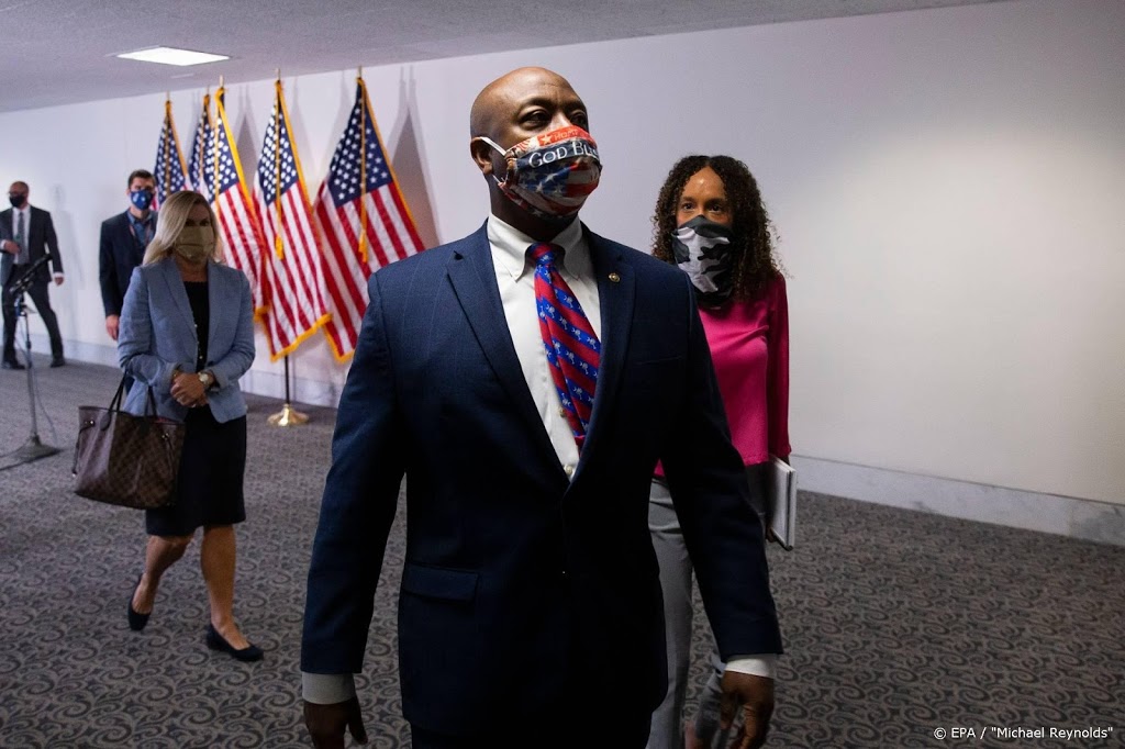 Trump verwijdert white power-tweet na kritiek zwarte senator