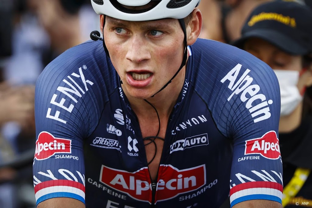 Van der Poel wil heel blijven en ploeggenoten helpen