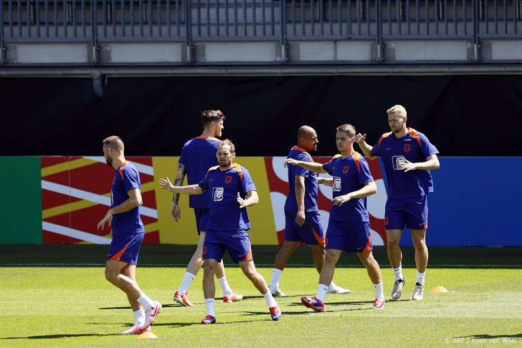 Oranje begint na rustdag voorbereiding op duel met Roemenië