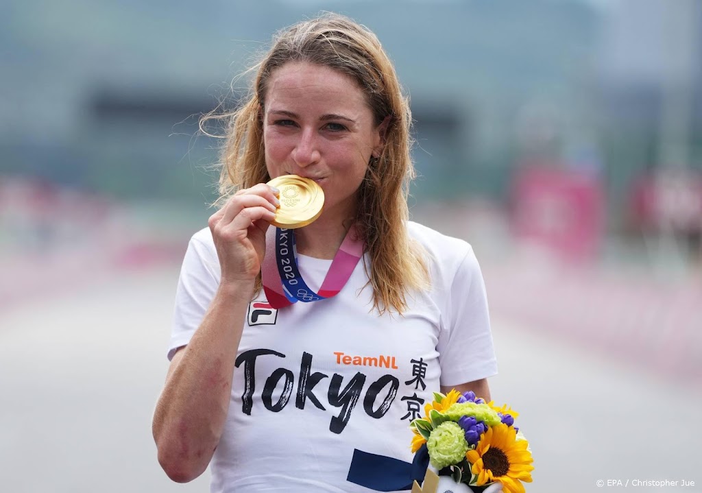 Wilskracht en sterke benen leiden Van Vleuten alsnog naar goud