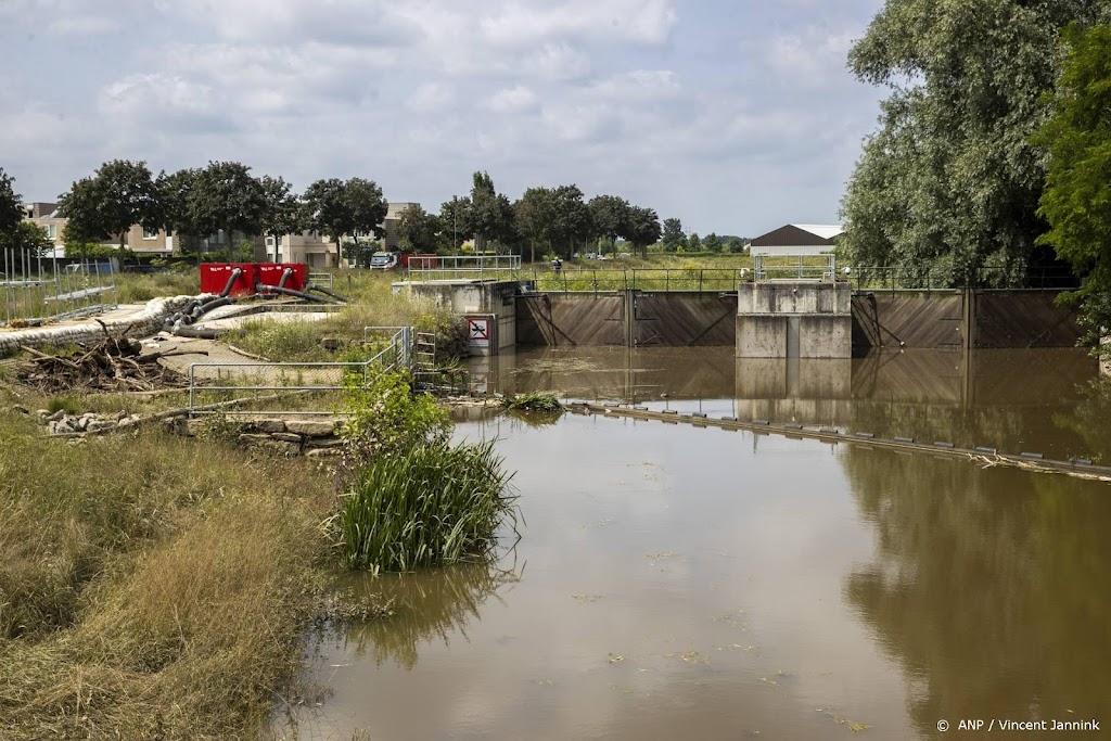 Naweeën hoogwater: gevaar voor botulisme in de Roer
