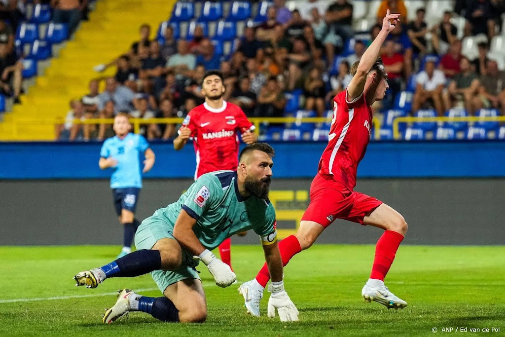 AZ via FK Tuzla overtuigend naar volgende ronde Conference League