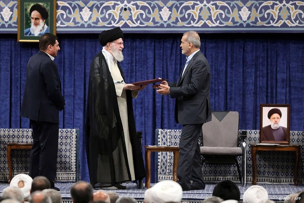Pezeshkian officieel president van Iran na ceremonie