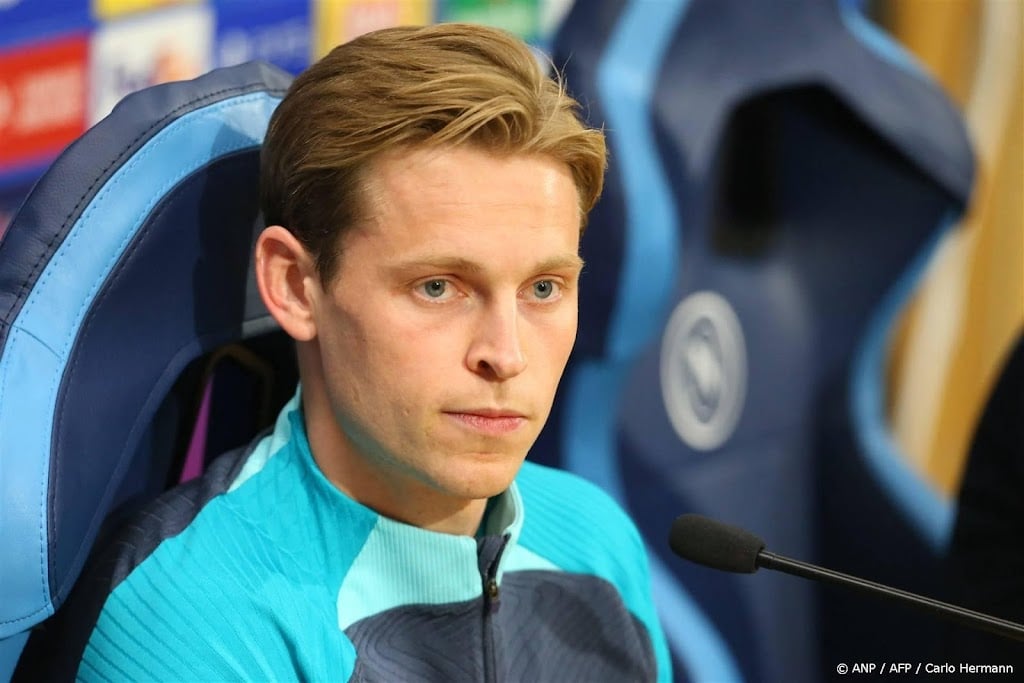 Geblesseerde De Jong mist ook trainingskamp van FC Barcelona