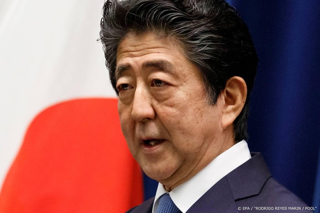 Japanse premier Abe kondigt vertrek aan wegens darmklachten