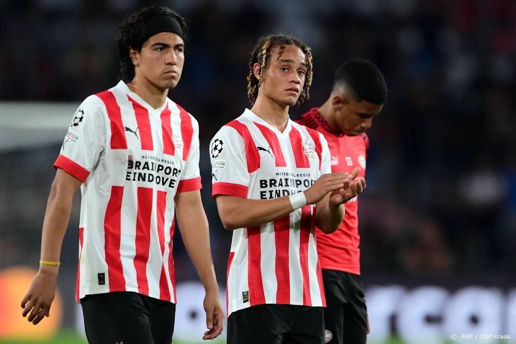 Basisplaats voor Simons bij PSV, Ramalho op de bank