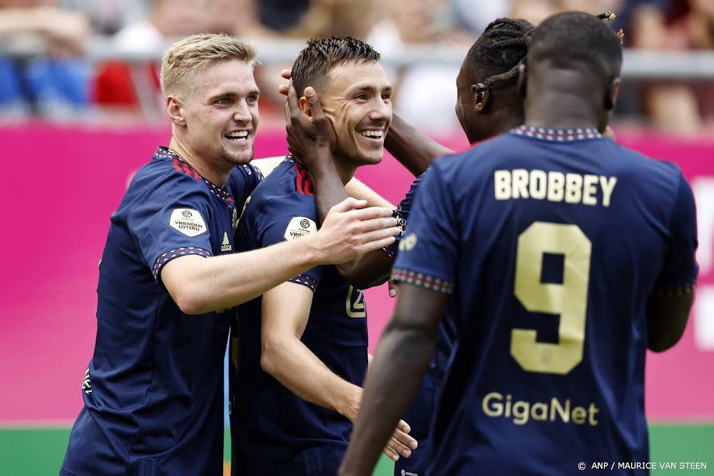 Berghuis leidt Ajax naar zege op machteloos FC Utrecht